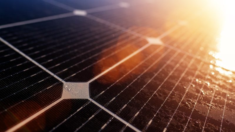 Assurer l’étanchéité des panneaux photovoltaïques : Techniques et normes