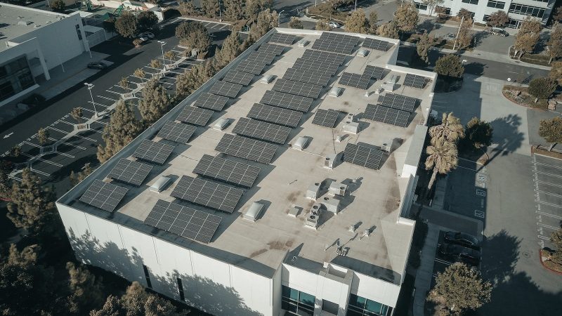 Augmenter le rendement des panneaux photovoltaïques : Méthodes éprouvées