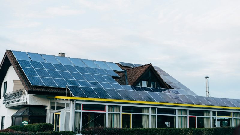 Calculer le nombre de panneaux photovoltaïques pour 5000 kW : Méthodologie