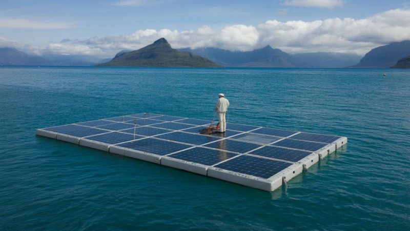 Panneaux solaires flottants : potentiels, défis et applications en zones aquatiques