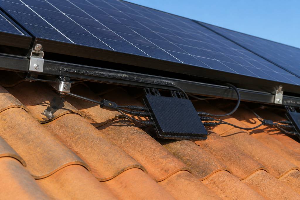 Schéma d&rsquo;installation panneau solaire micro onduleur : guide complet et optimisé