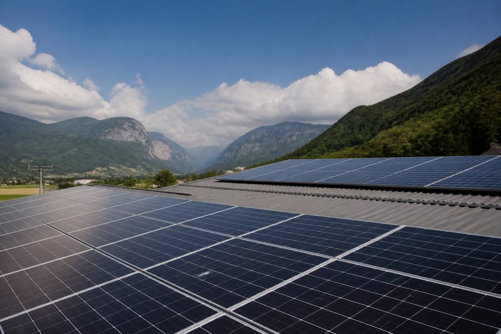 Combien rapporte 100 m2 de panneau solaire