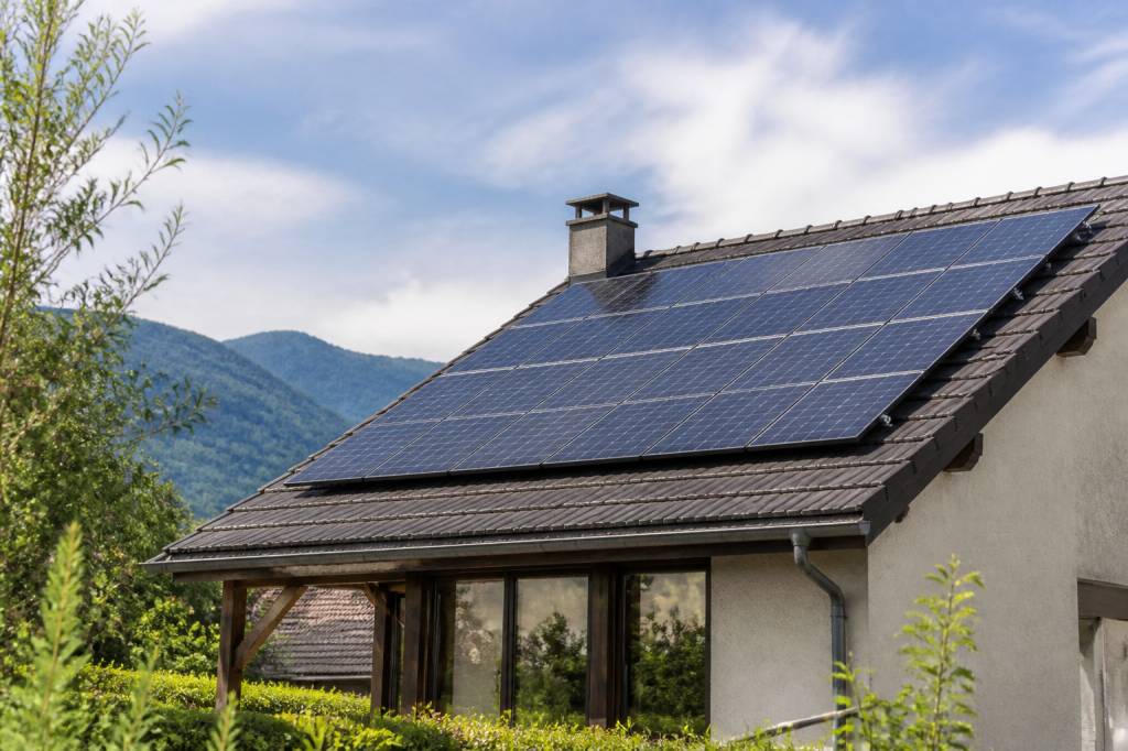 Chaîne énergétique panneau photovoltaïque : fonctionnement et enjeux du solaire