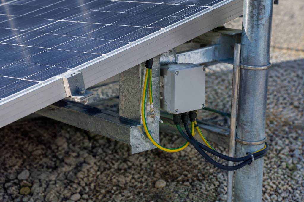 Schéma mise à la terre panneau solaire : guide de raccordement et normes à respecter