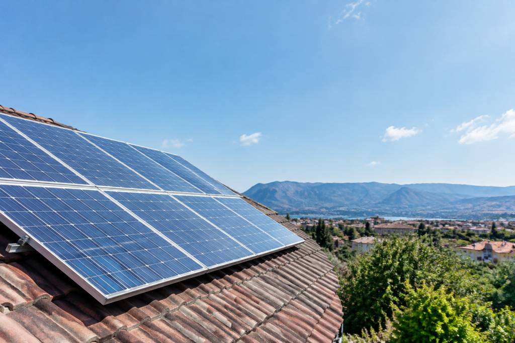 Énergies photovoltaïques : fonctionnement, avantages et applications solaires
