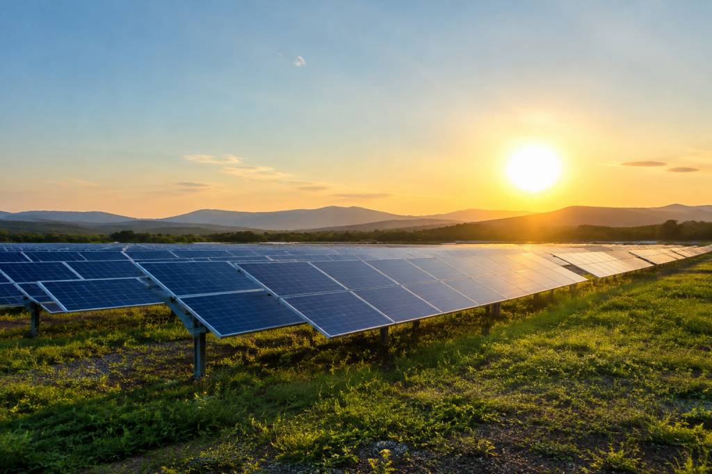 Centrale solaire au sol : fonctionnement, coûts et rentabilité d’un projet photovoltaïque